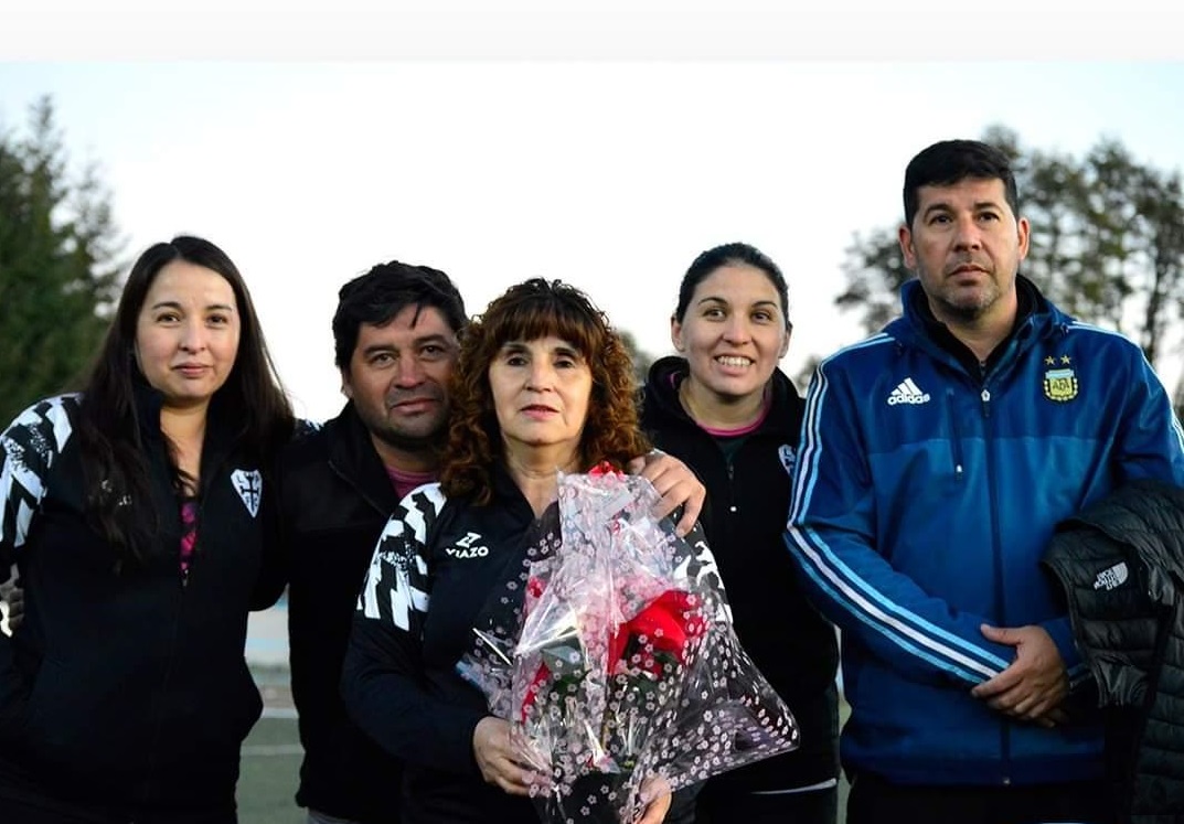 Emotivo puntapié inicial para el torneo de fútbol femenino "Mónica Morales" thumbnail