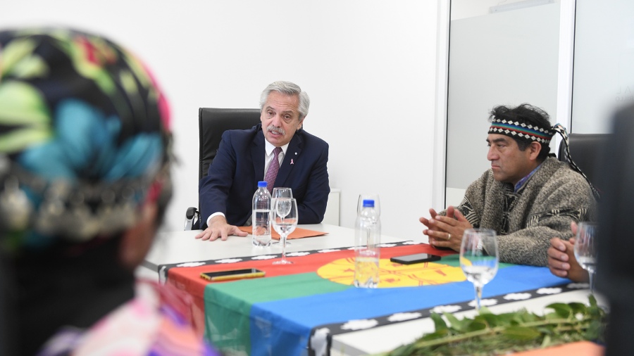 El Presidente se reunió en su visita a Neuquén con representantes de comunidades mapuches thumbnail