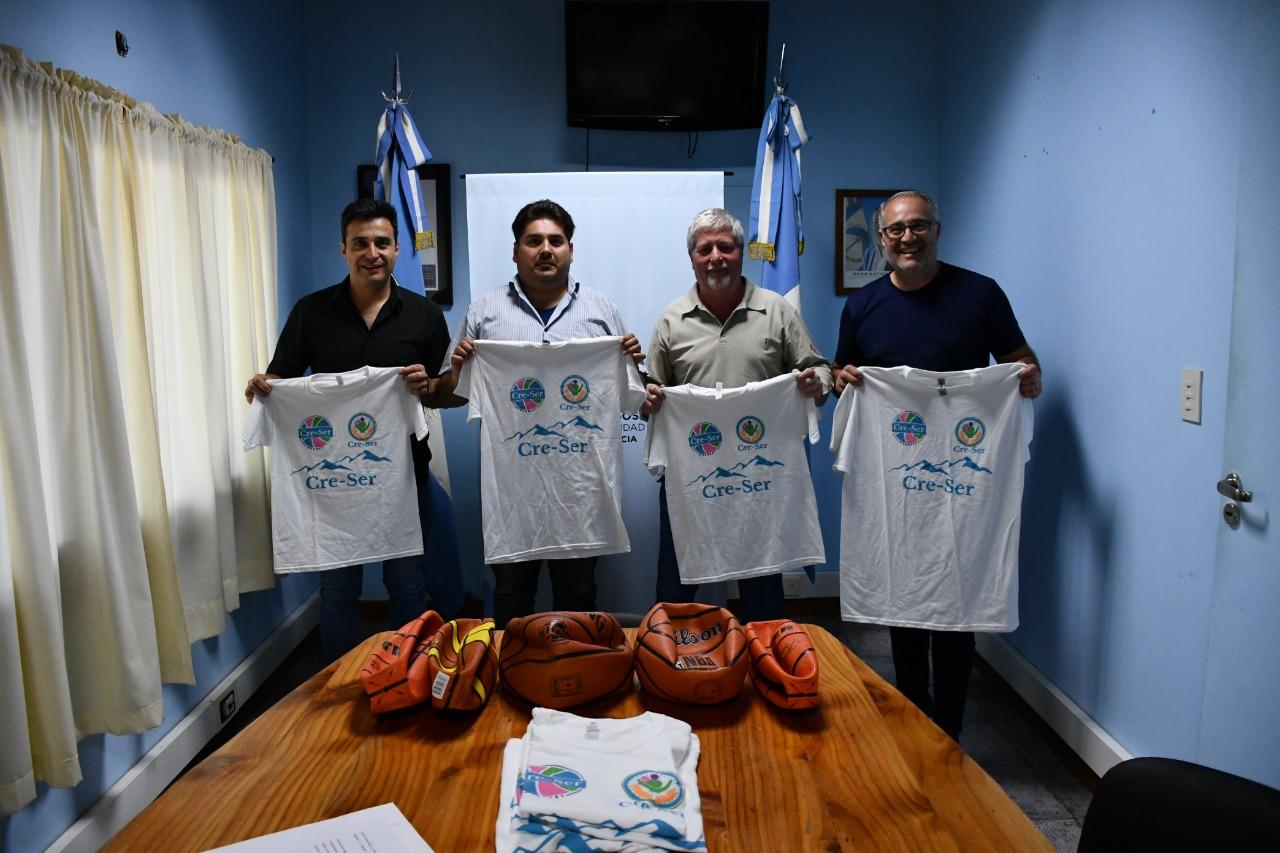 El Municipio recibió aporte de materiales deportivos de parte de la Fundación Cre-Ser Patagonia thumbnail