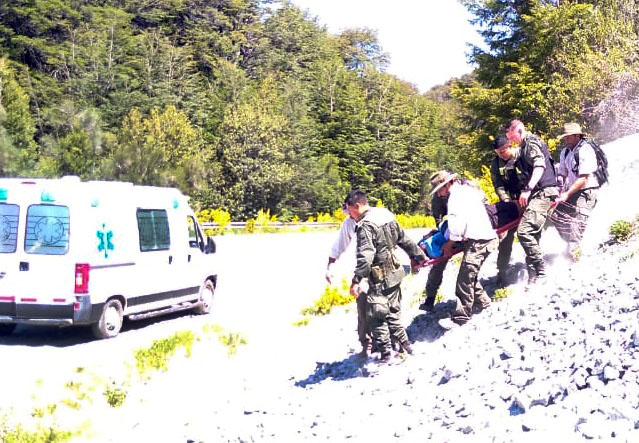 Tuvieron que rescatar a un turista que se accidentó en una zona no autorizada para hacer trekking thumbnail