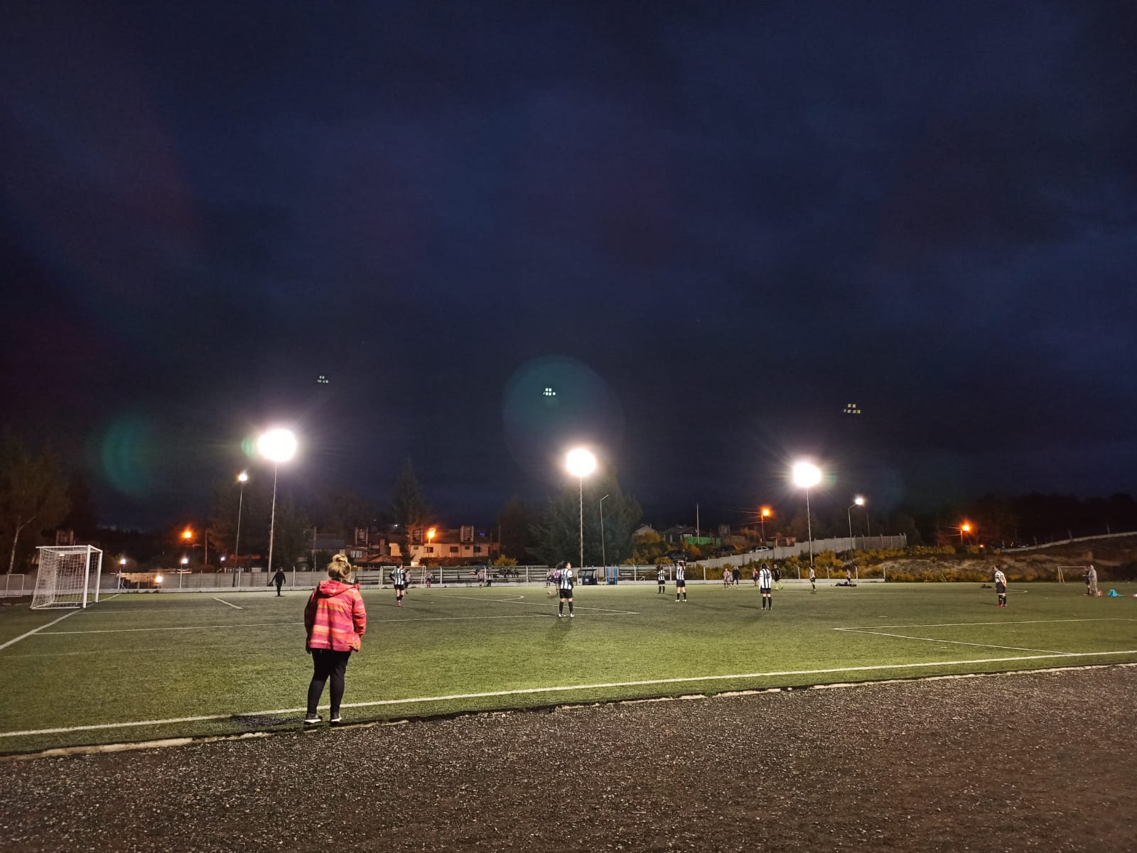 El fútbol femenino angosturense tuvo una jornada atípica: empates en cero y un intento de agresión thumbnail