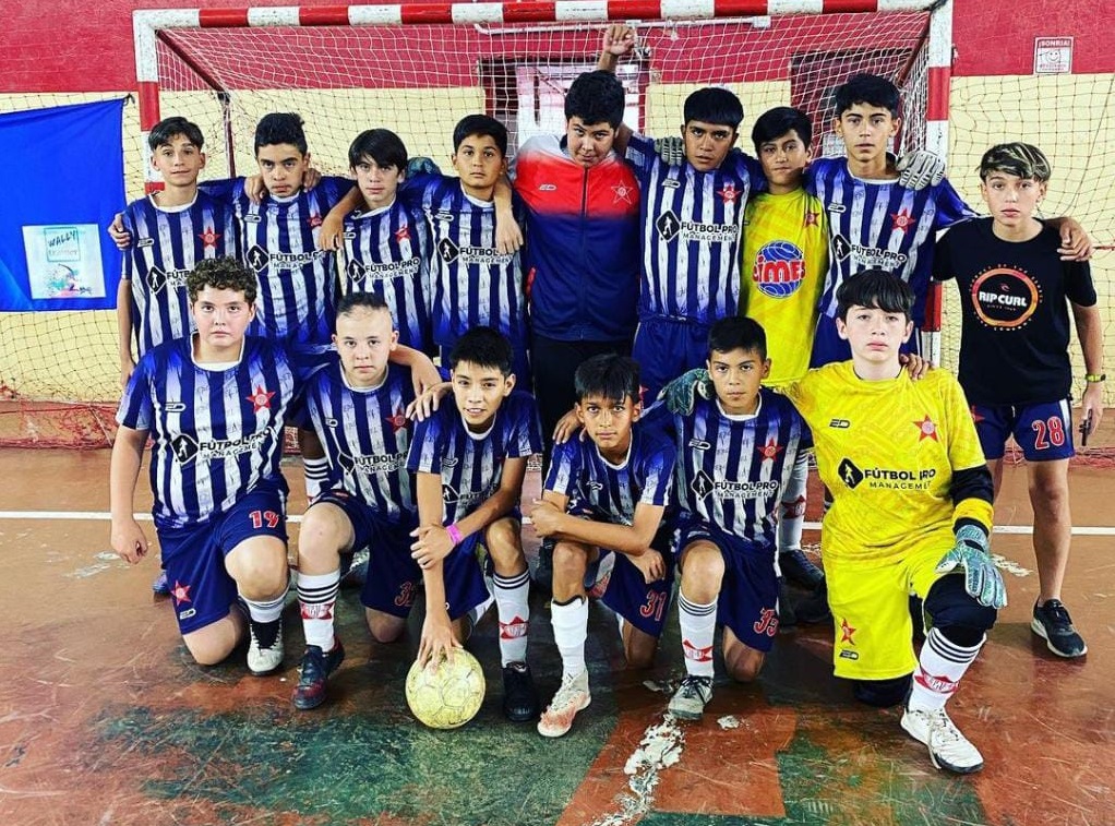 La Octava del Deportivo Angostura se consagró campeón en Bariloche del futsal de Lifuba! thumbnail