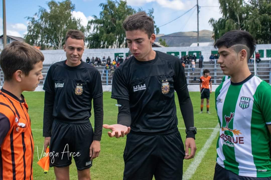 Tres categorías juveniles del Club Las Piedritas lograron el subcampeonato en Bariloche thumbnail