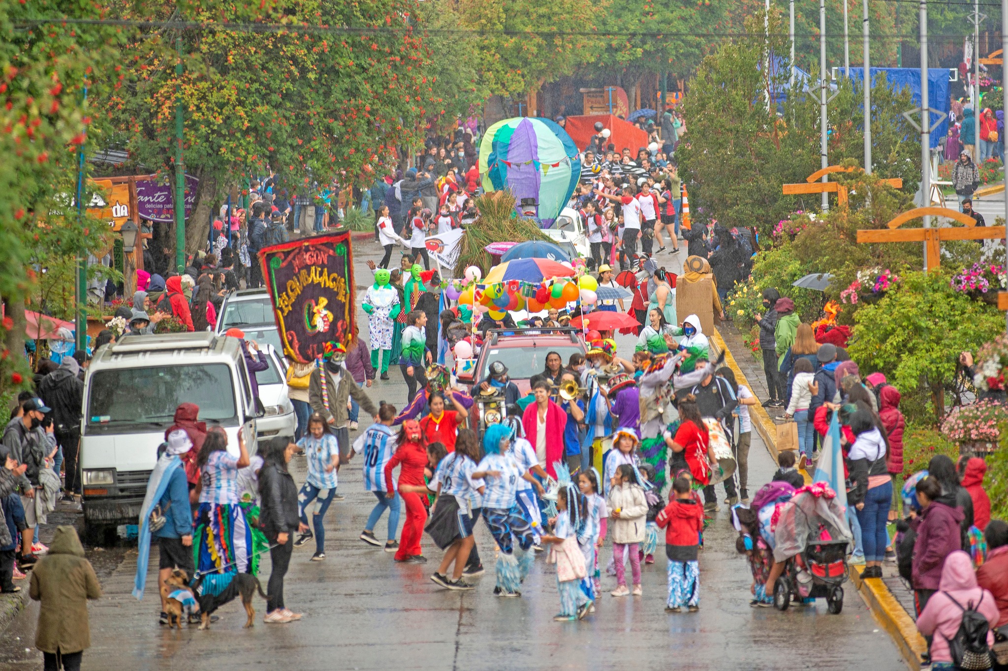 Sortearán camionetas para promover las fiestas neuquinas entre ellas la próxima Fiesta de los Jardines thumbnail