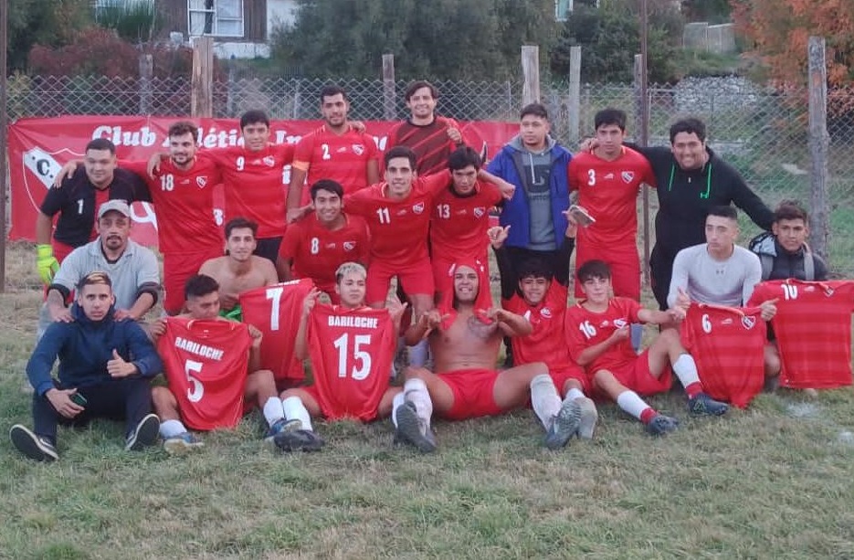 El Deportivo Angostura lo ganaba 2 a 0, pero Independiente de Bariloche se lo dio vuelta thumbnail
