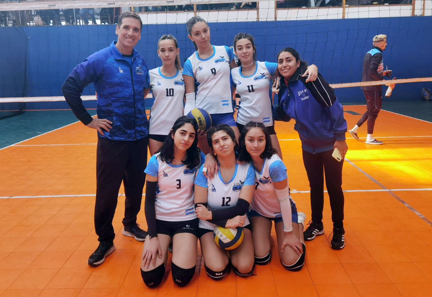 La chicas de vóley de CEF N° 7 volvieron con dos triunfos del torneo de Bariloche thumbnail