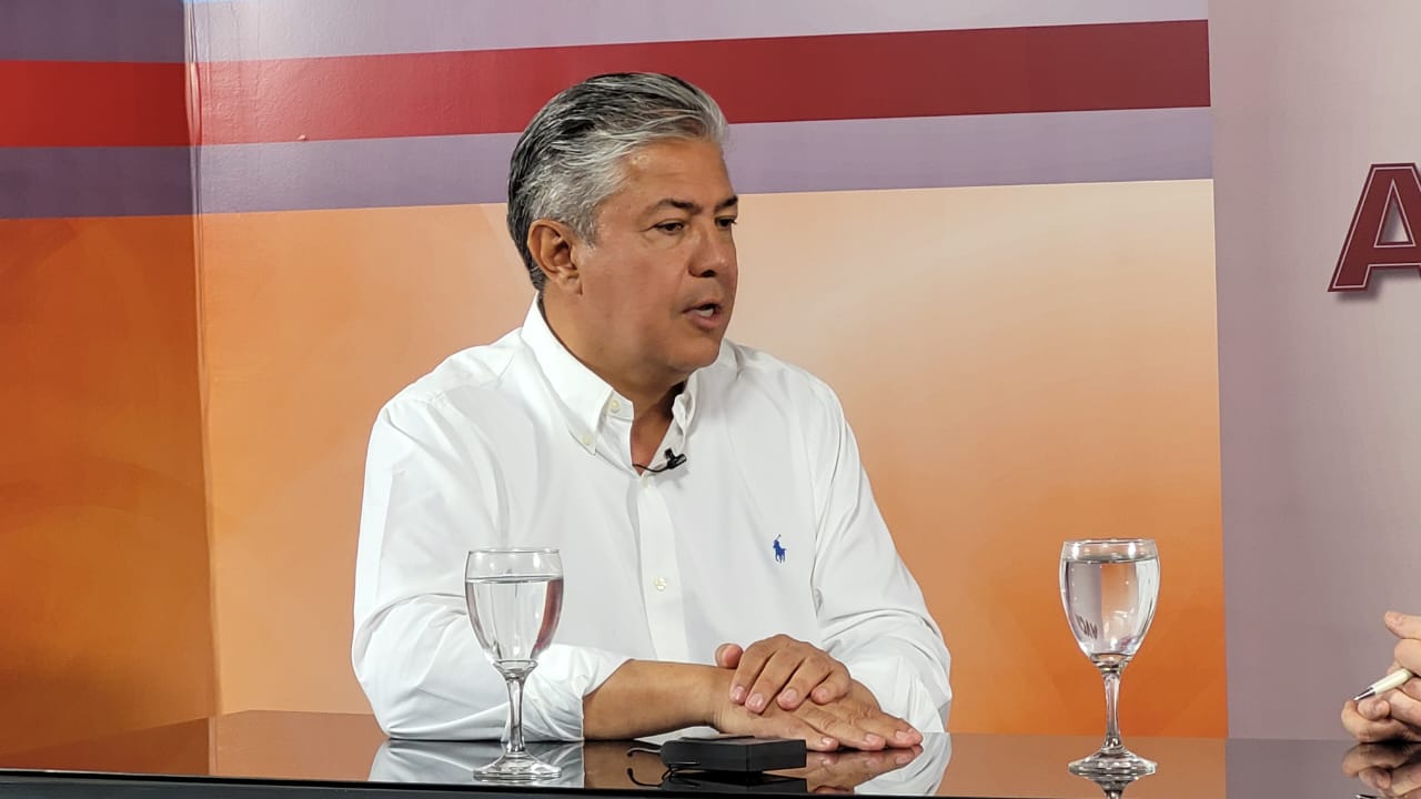 Rolando Figueroa tendrá 11 ministerios durante su gobierno thumbnail