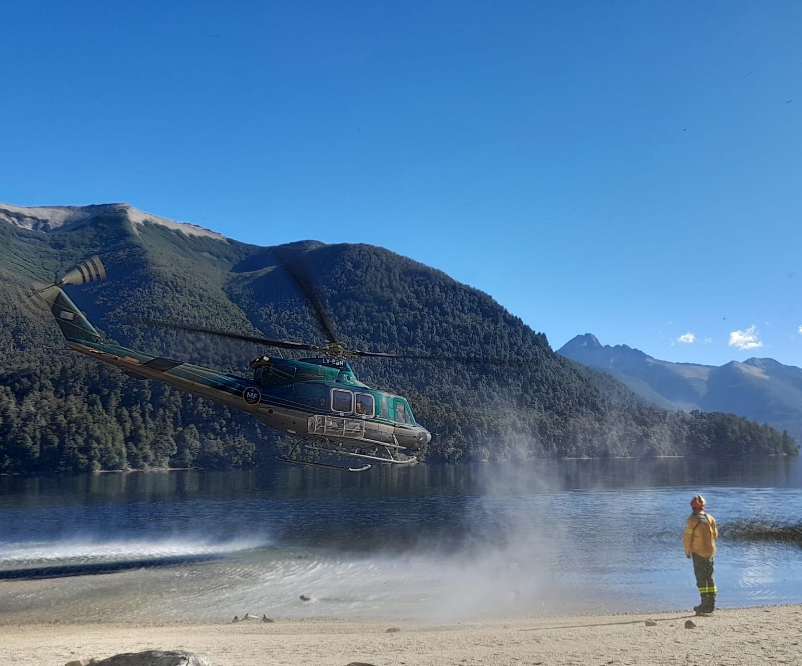 Tras 24 días de lucha el incendio en el Parque Nahuel Huapi está "detenido" thumbnail