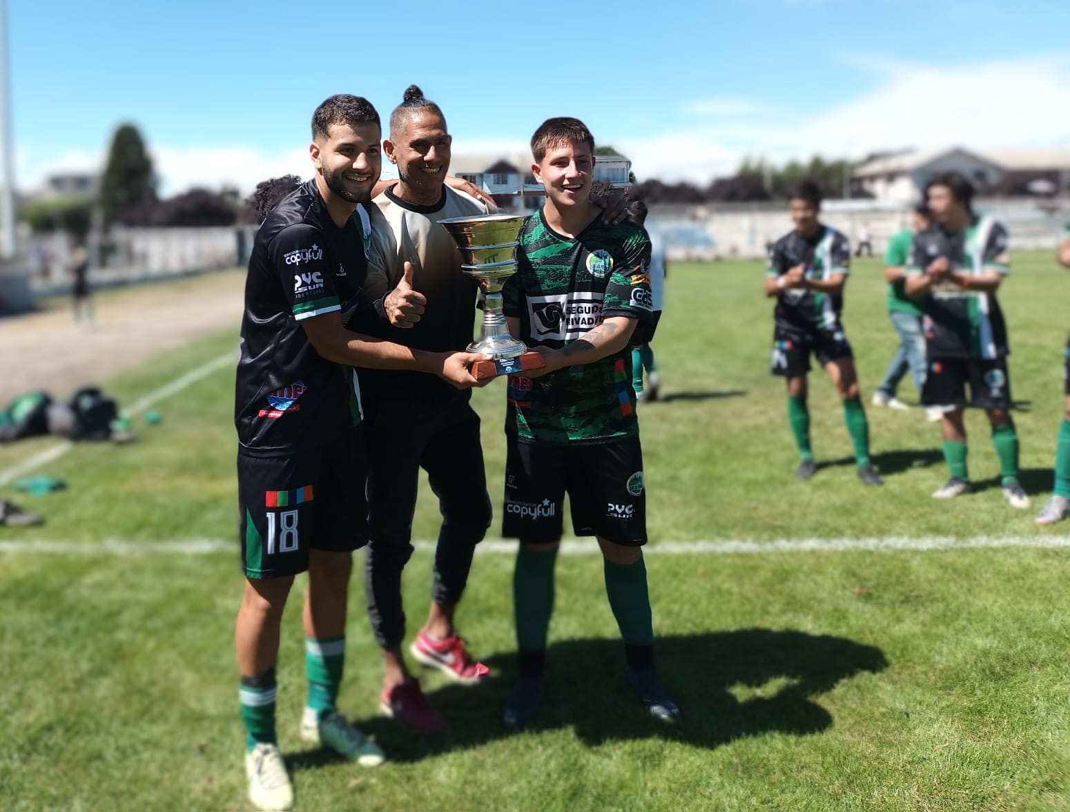 Los chicos de la Reserva de Las piedritas lo dieron vuelta y salieron campeones de la Copa Bariloche thumbnail