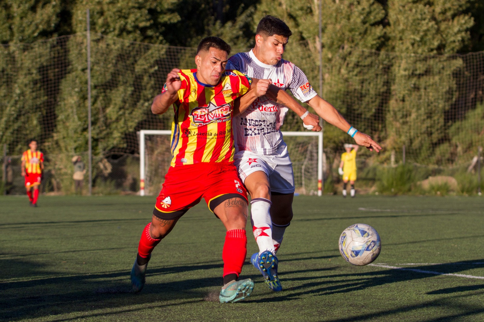 El Deportivo Angostura regresó con un valioso empate de Bariloche thumbnail