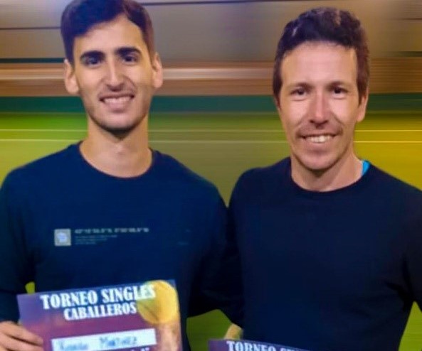 Rodrigo Martínez y Gustavo Giampaolo son los nuevos campeones de tenis categoría A y B singles caballeros en Las Balsas Tenis Club thumbnail