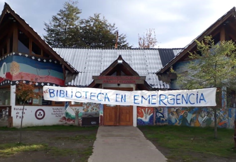 La Biblioteca Bayer sigue en emergencia y lleva 100 días con las puertas cerradas por la tarde thumbnail