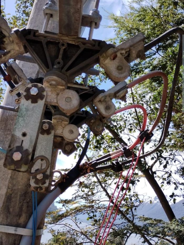 Video: Demuestran como hace varios años mapuches roban electricidad en el camping Correntoso thumbnail