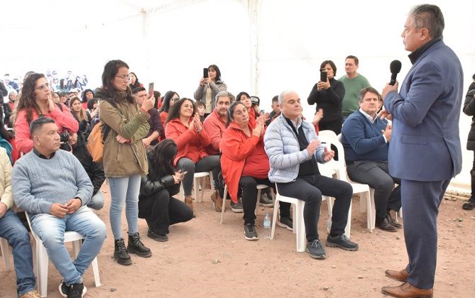 Figueroa anunció un programa para reducir el déficit habitacional thumbnail