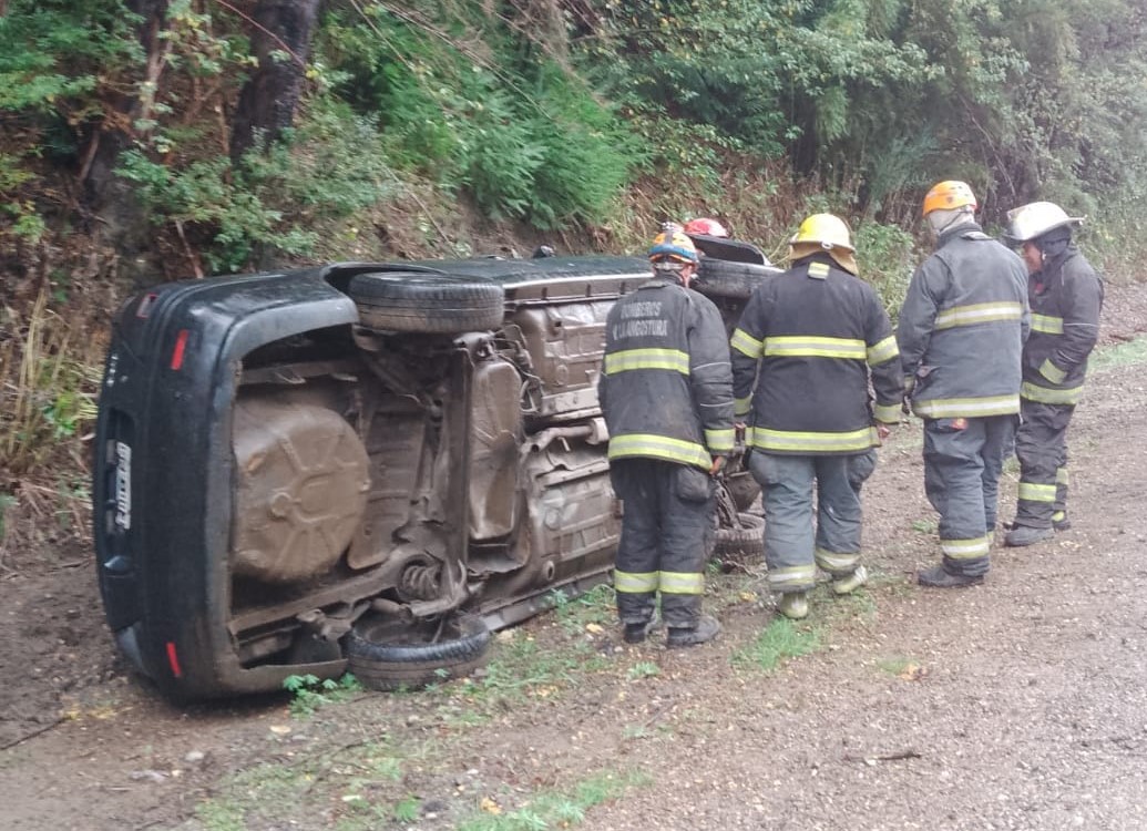 Dos heridos leves tras un vuelco en la Ruta 40 a la altura de Inalco thumbnail