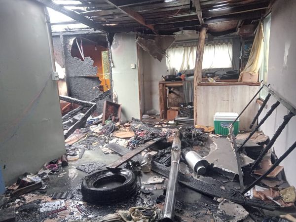 Incendió destruyó una vivienda en el barrio Calafate thumbnail