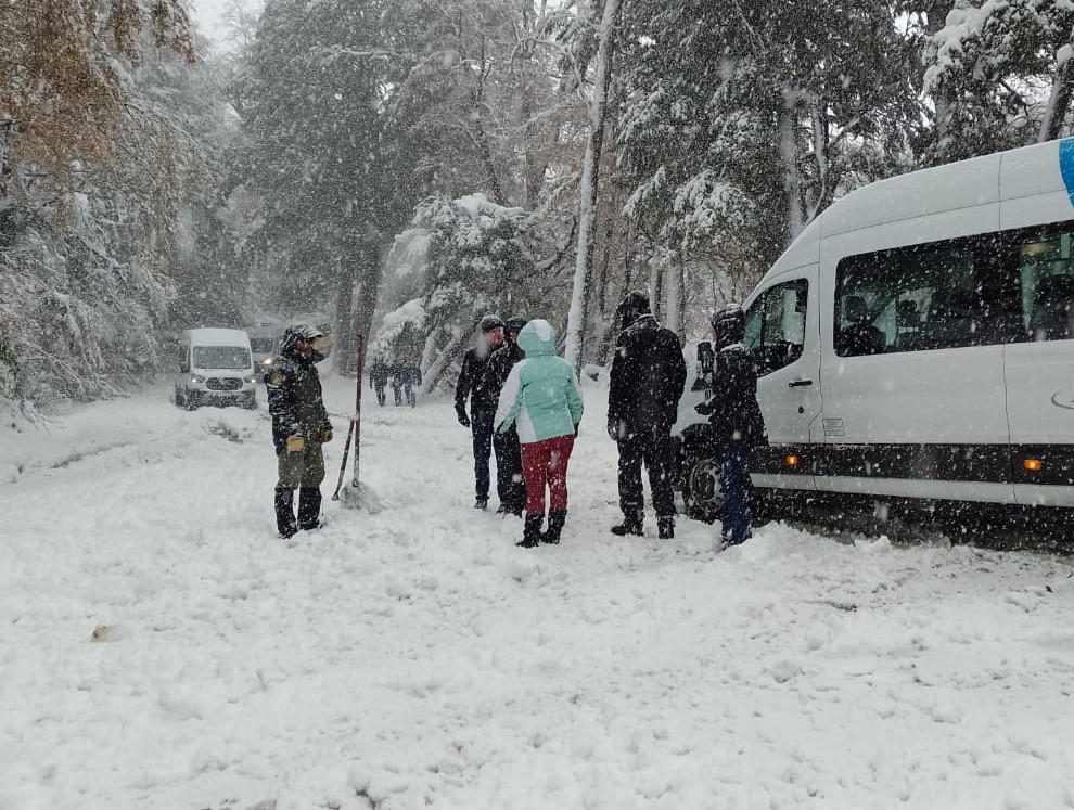 Continúa el alerta para hoy y mañana por nevadas en Villa la Angostura y nuestra región cordillerana thumbnail