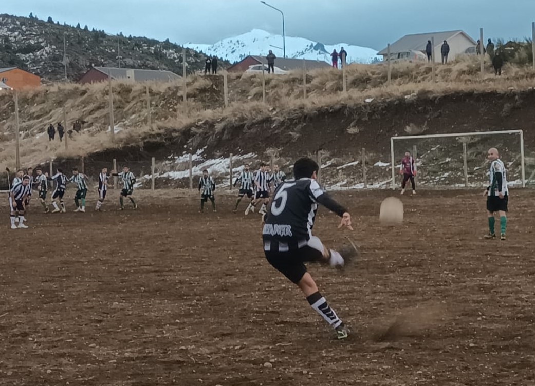 Las Piedritas ganó en Bariloche la primera semifinal por el ascenso thumbnail