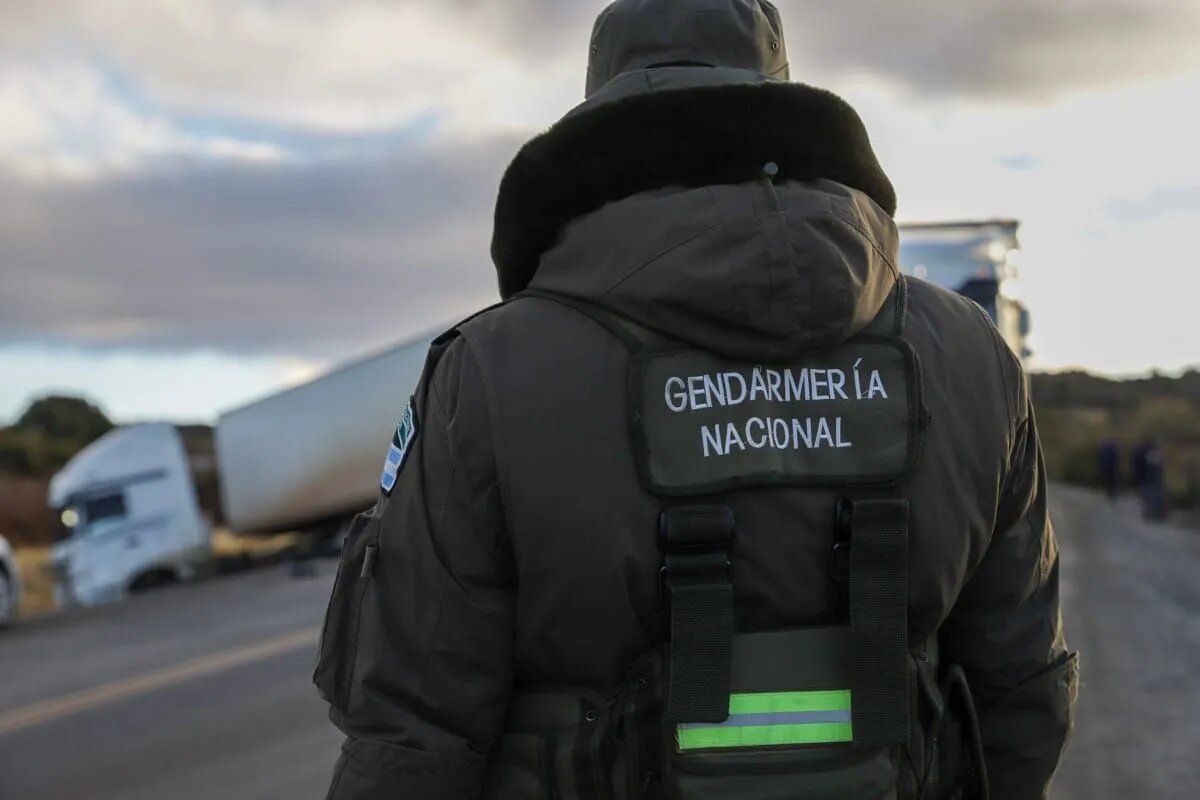 Trabajaron en el peritaje para determinar las causas del trágico choque entre el camión y la camioneta Strada thumbnail